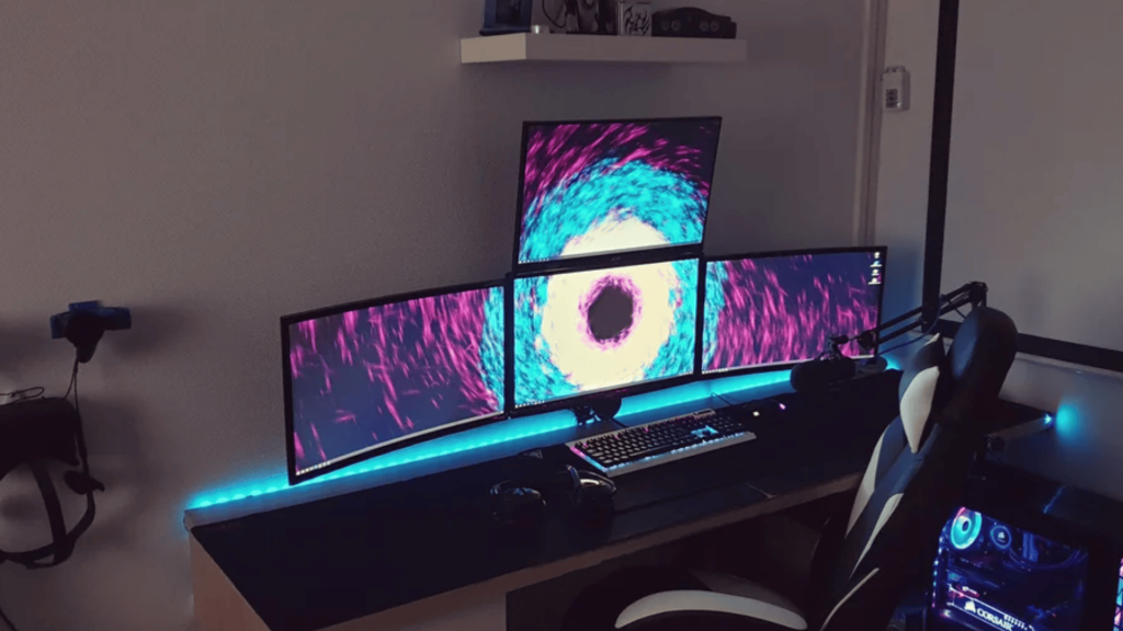 center focused layout with supporting screens