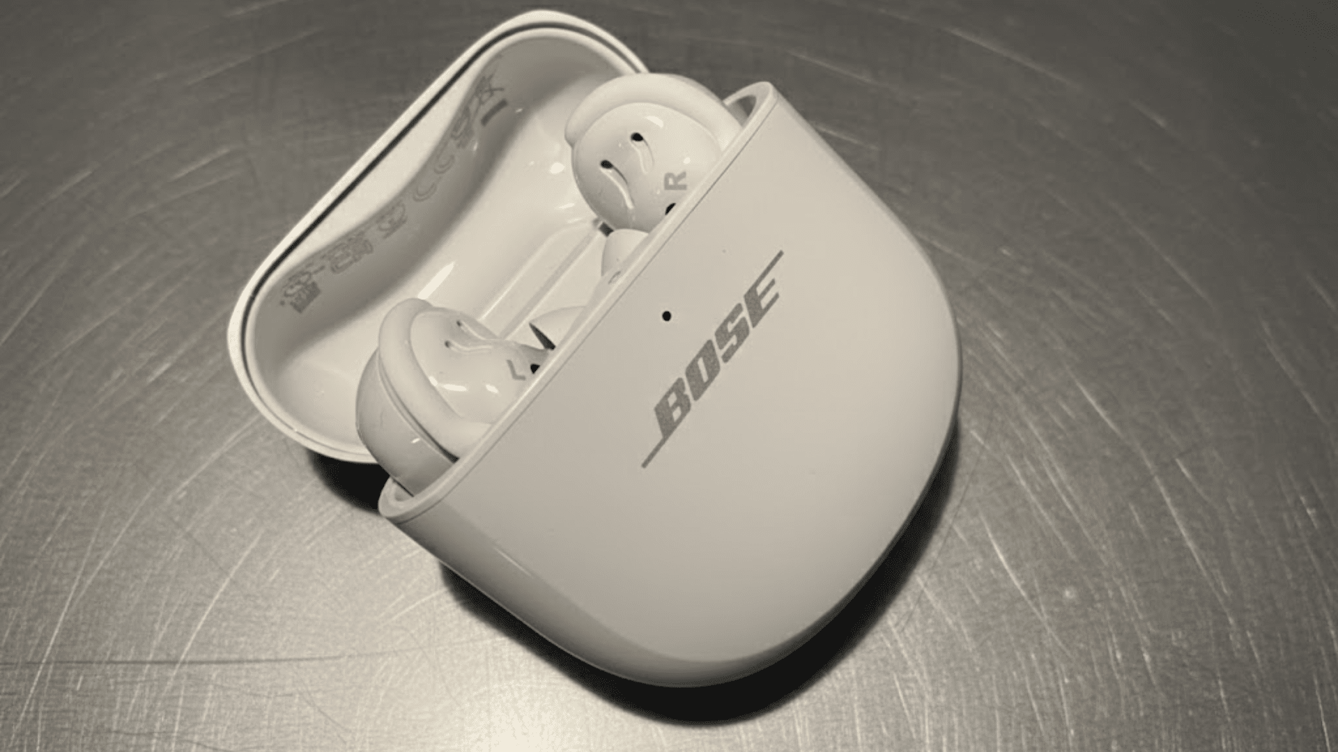 featured image bose quiet comfort ultra earbuds review comparison