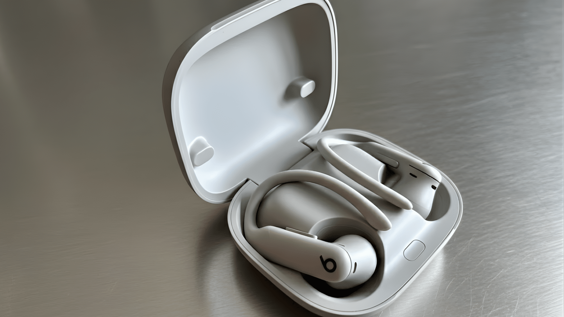 featured image powerbeats pro 2 review is it worth buying (1)